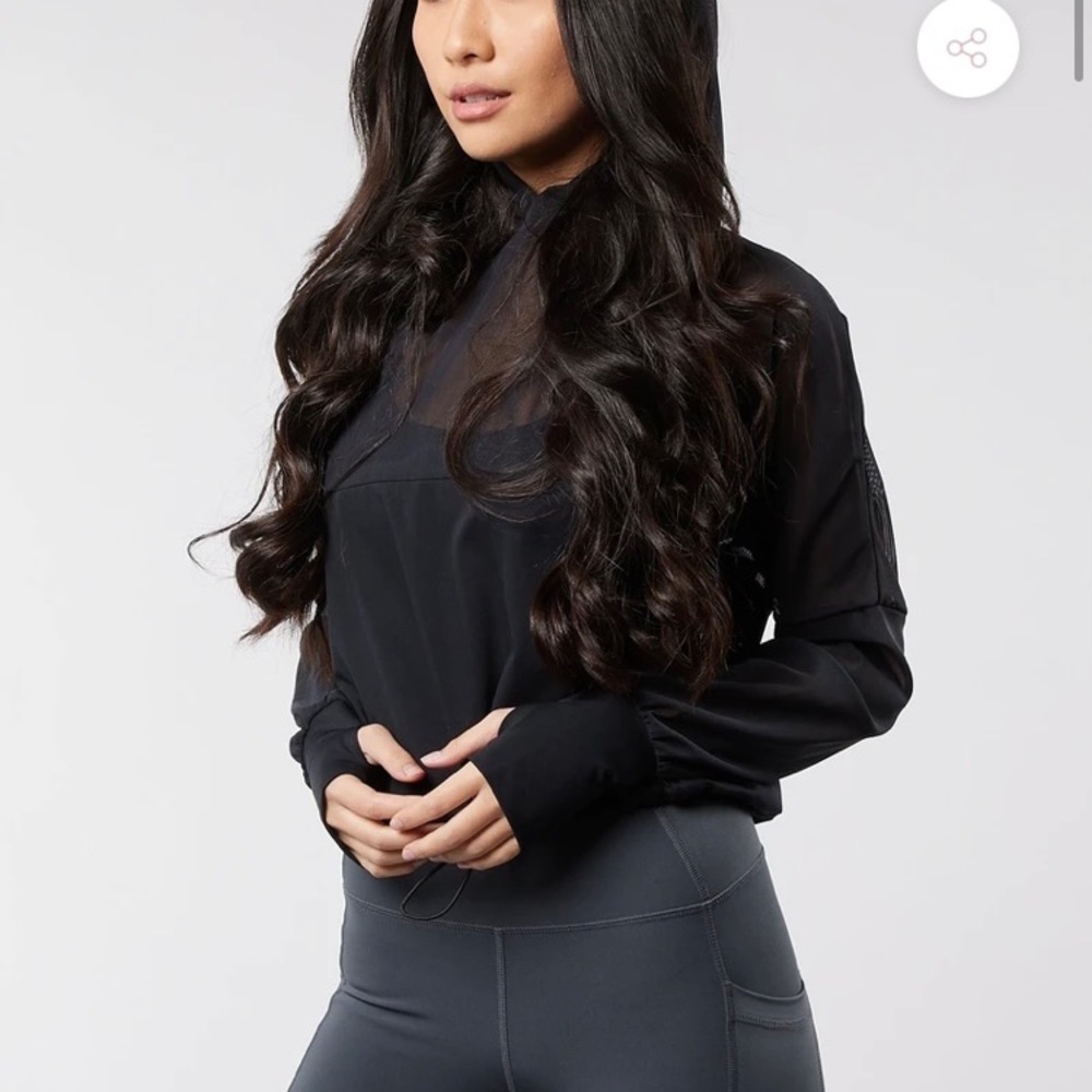 NWT Buffbunny Escandala pullover in Medium
